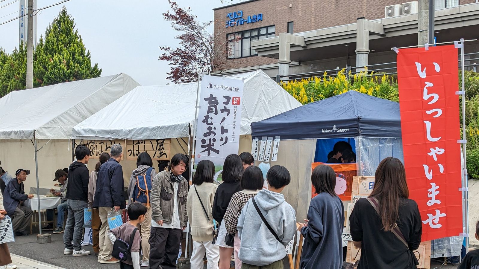 迎鸛祭の出店のにぎわい（過去開催時）